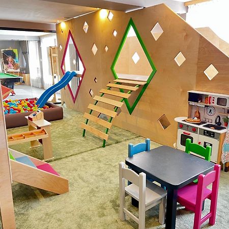 아르테 스파 앤 파크 호텔 벨린그래드 외부 사진 The interior of the children's area
