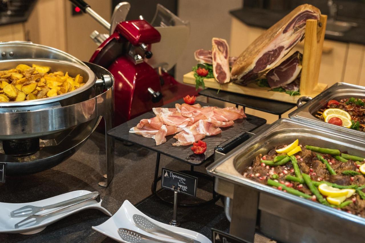 아르테 스파 앤 파크 호텔 벨린그래드 외부 사진 A chafing dish