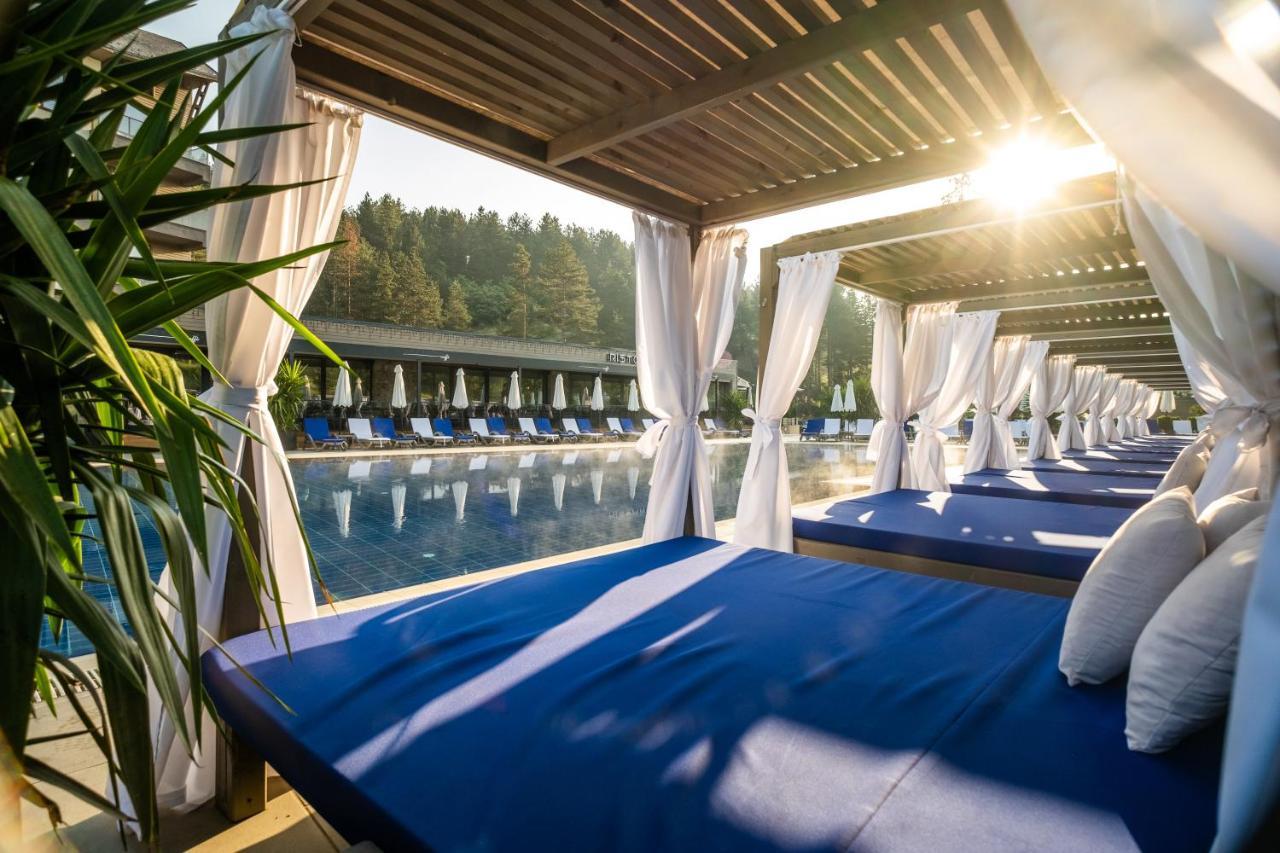 아르테 스파 앤 파크 호텔 벨린그래드 외부 사진 Cabana at the pool
