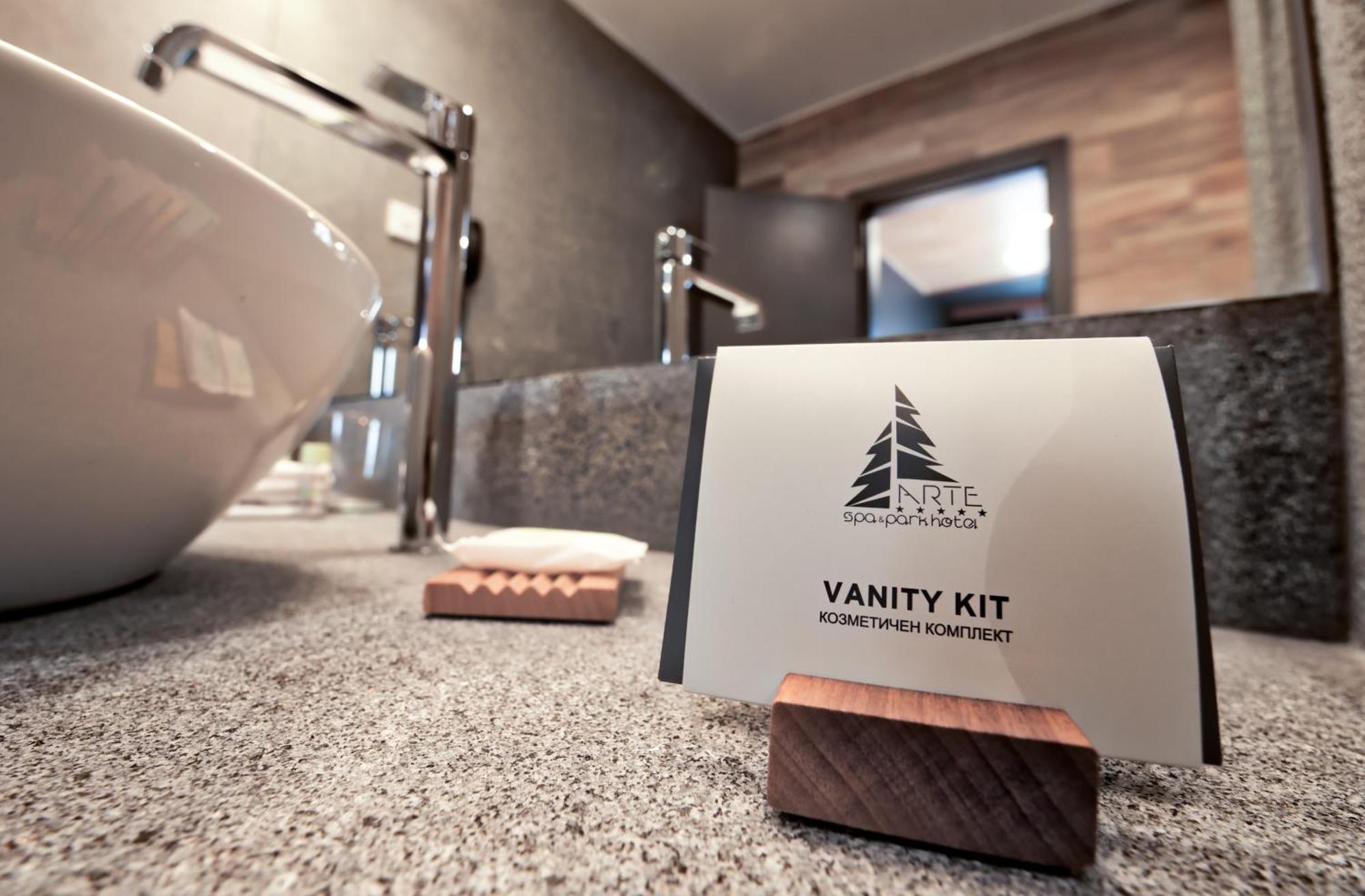 아르테 스파 앤 파크 호텔 벨린그래드 객실 사진 A vanity kit