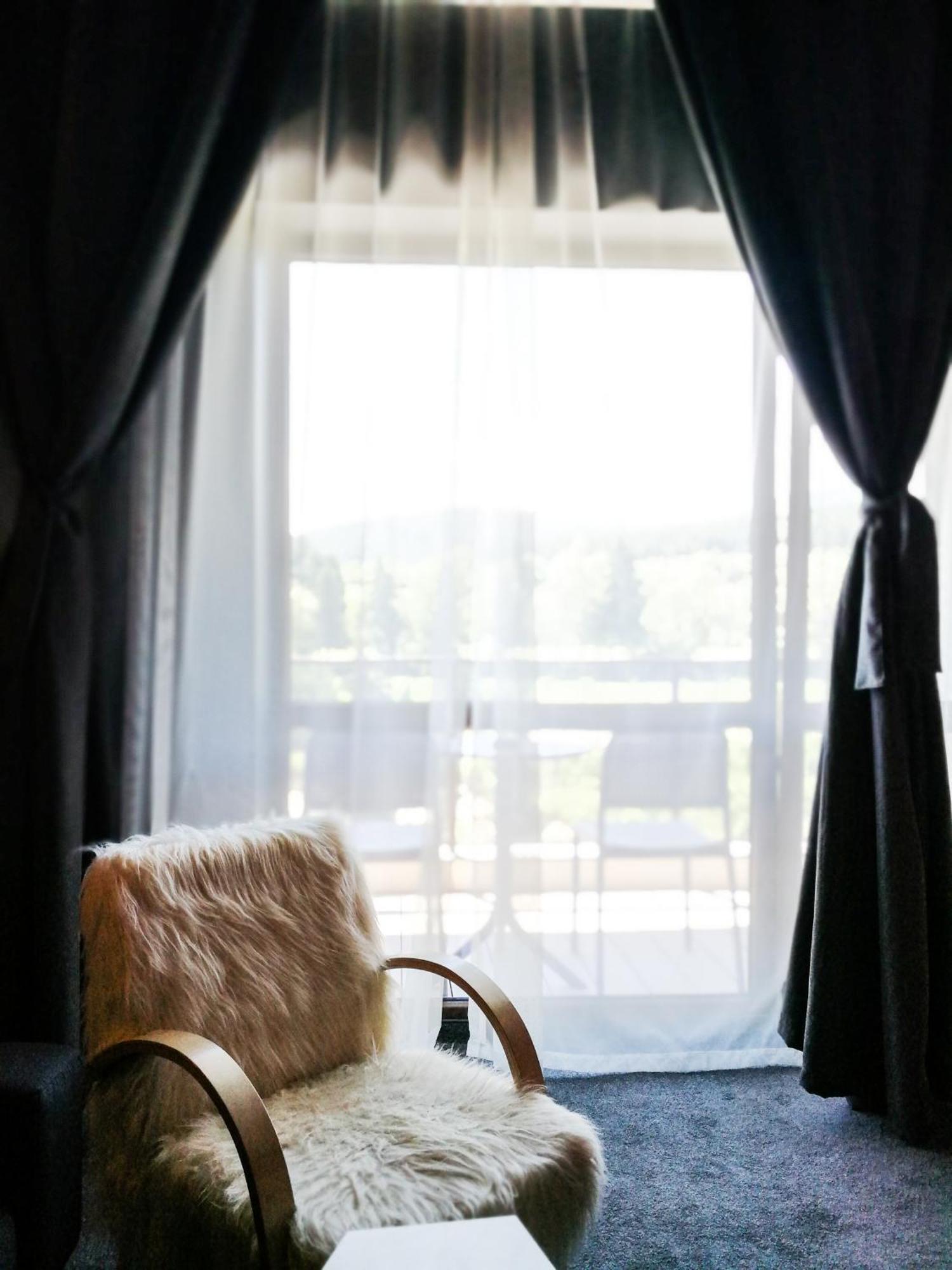 아르테 스파 앤 파크 호텔 벨린그래드 객실 사진 Curtains