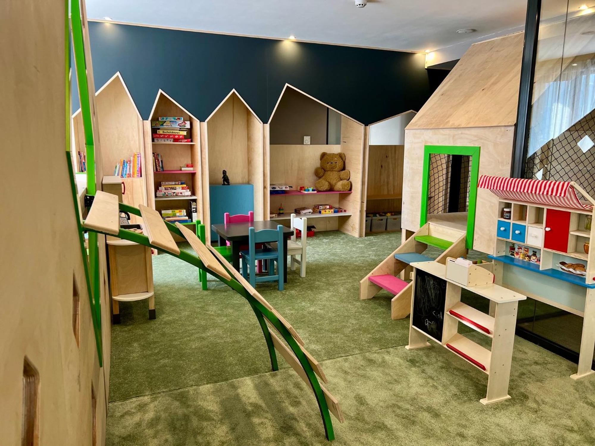 아르테 스파 앤 파크 호텔 벨린그래드 외부 사진 The Children's Museum of Oakville